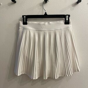 Lulu high rise white  pleated tennis skirt